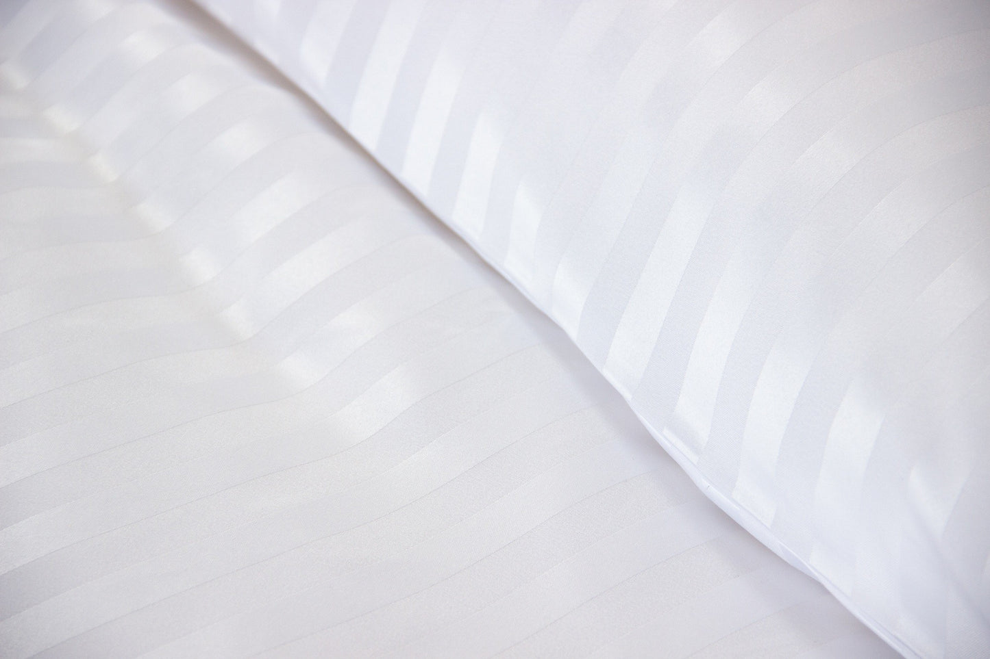Parure de Lit Satin en Microfibre - Rayures Tissées