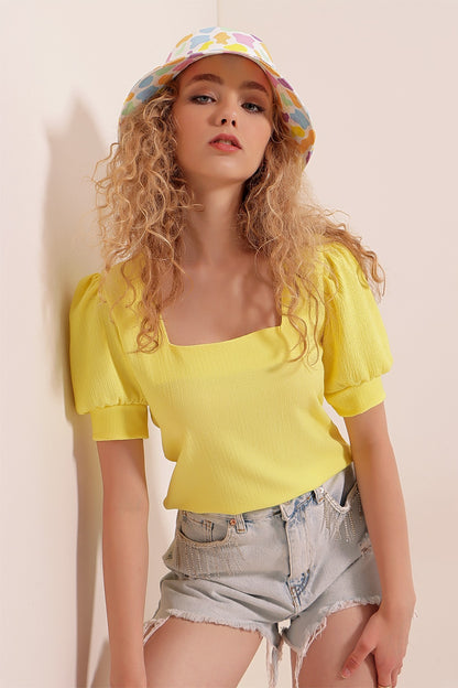 Blouse à encolure carré