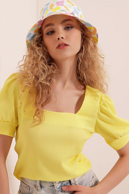 Blouse à encolure carré
