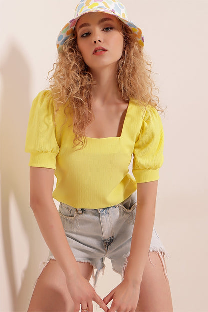 Blouse à encolure carré