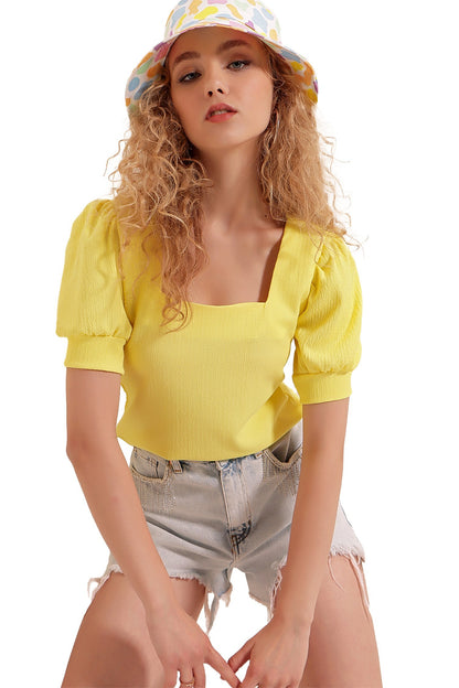 Blouse à encolure carré