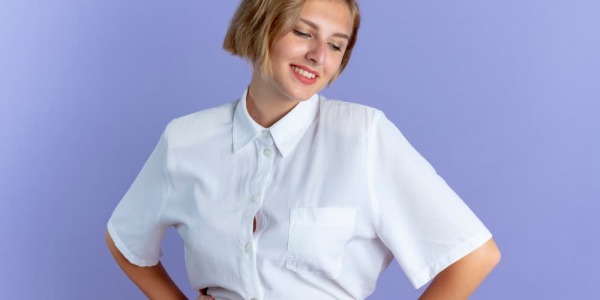 Chemisier femme : 5 façons de le porter au travail et en dehors