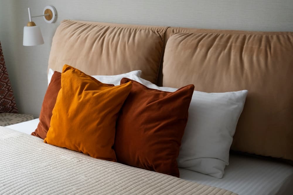 Linge de lit pour l’hiver : comment rester au chaud sans sacrifier votre décoration ?